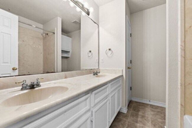 Building Photo - 4109 Maid Marian Cir