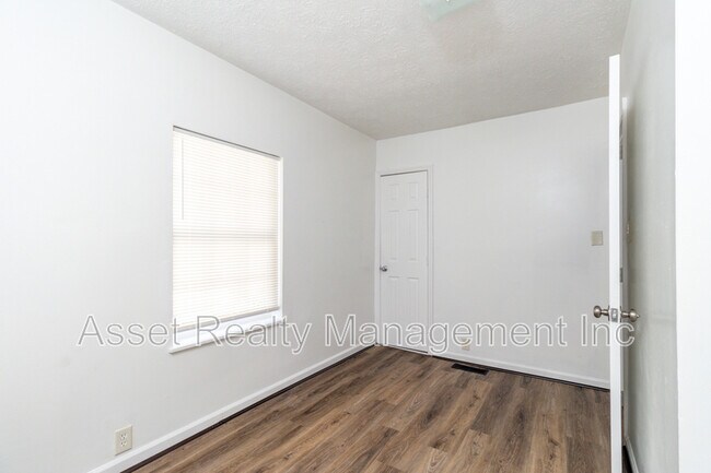 Building Photo - 3928 Porter Ave
