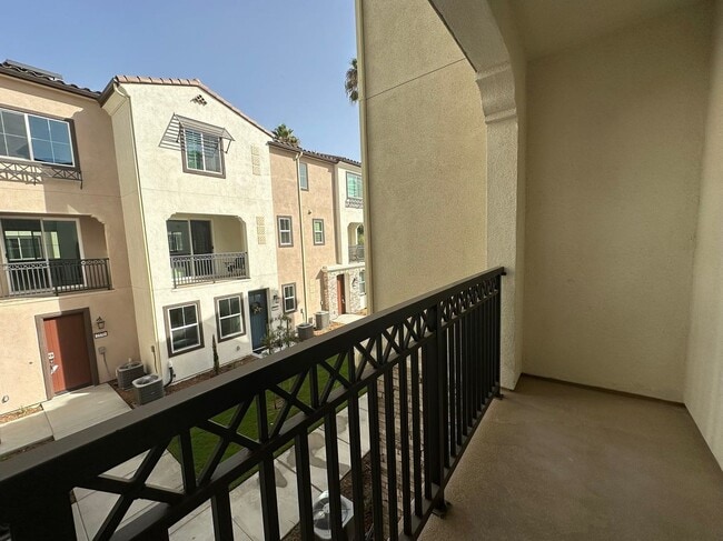 Building Photo - 2 BEDROOM HOME FOR LEASING IN Pomona