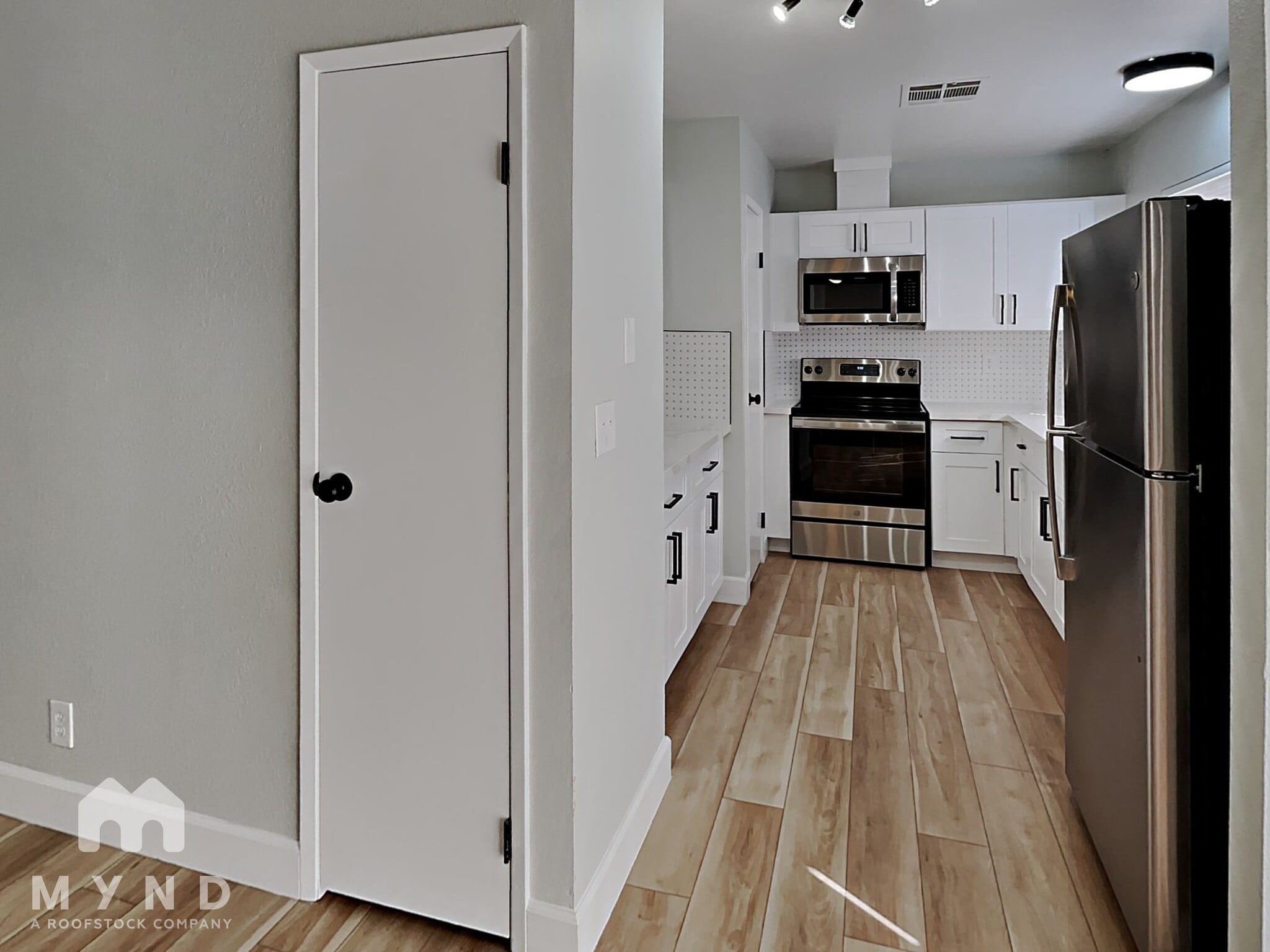 Building Photo - 6233 Don Gaspar Ave