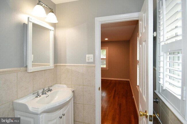 Building Photo - 4100 Dewmar Ct