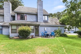 Building Photo - Open Concept Condo! 2 Bedrooms & 2.5 Baths!