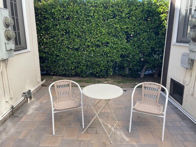 Building Photo - 5550 Sierra Vista Ave