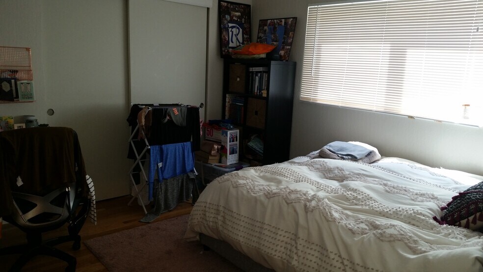 Building Photo - 1720 Cedar St