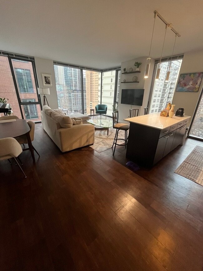 Building Photo - 845 N State St