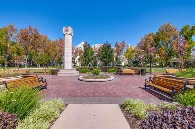 Building Photo - 205 Town Green Ln