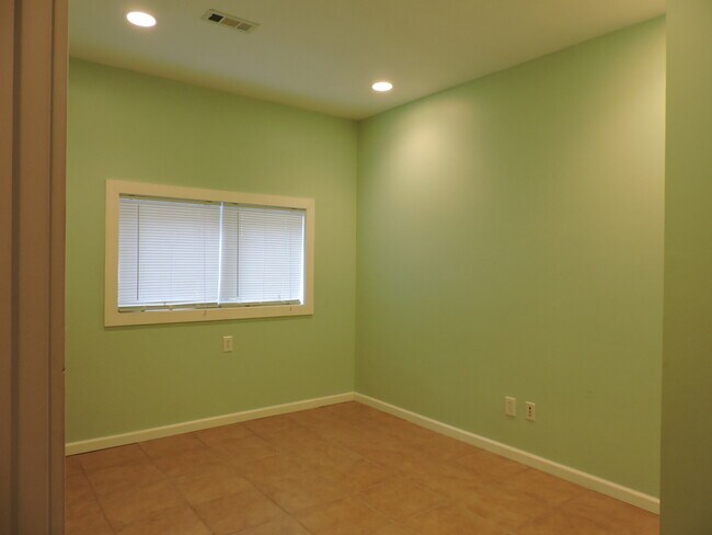 Building Photo - 2618 Jefferson Ave