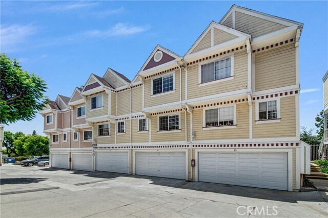 Building Photo - 13750 Hubbard St