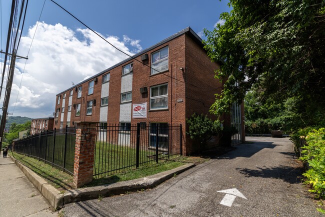 Building Photo - Straight Street Apartments