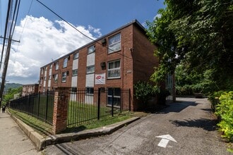 Building Photo - Straight Street Apartments