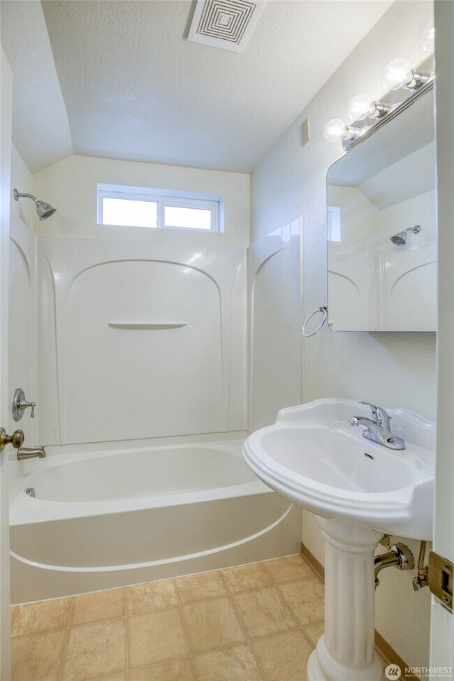 Building Photo - 208 N. "H" Street