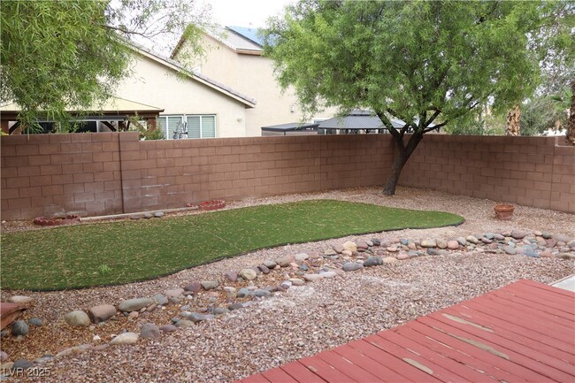 Building Photo - 2404 Alma Lidia Ave