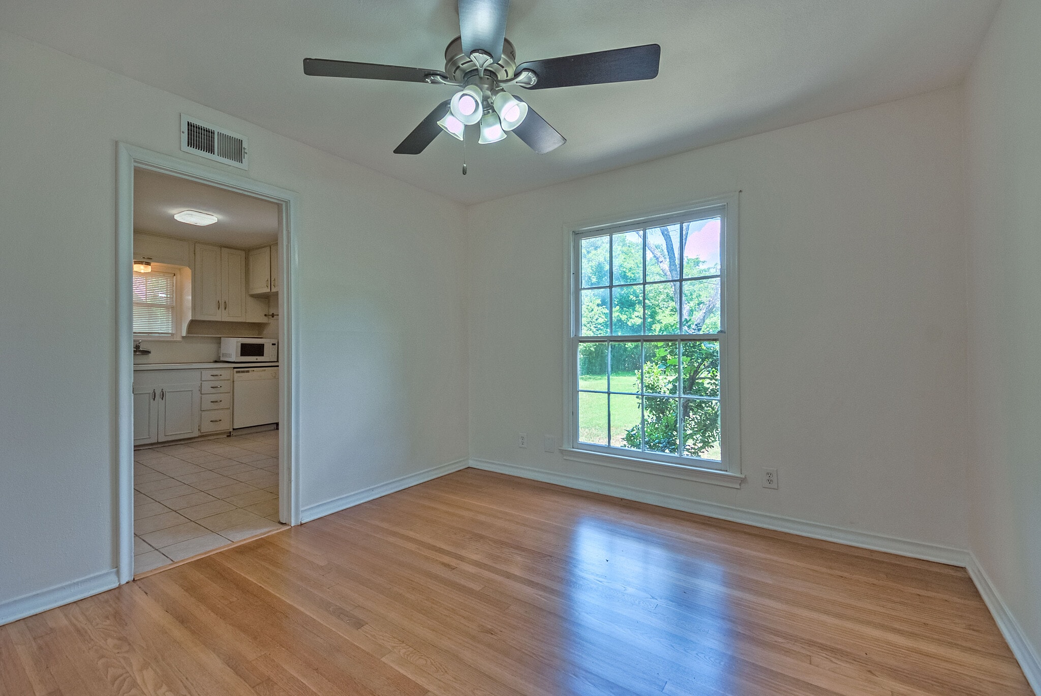 Building Photo - 1653 Mariposa Dr