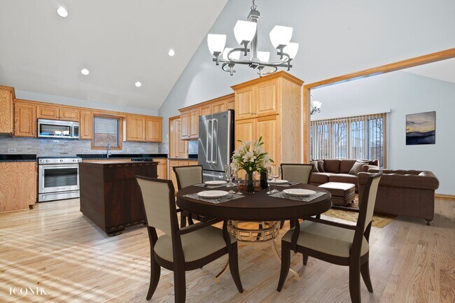 Building Photo - 5614 S Moody Ave