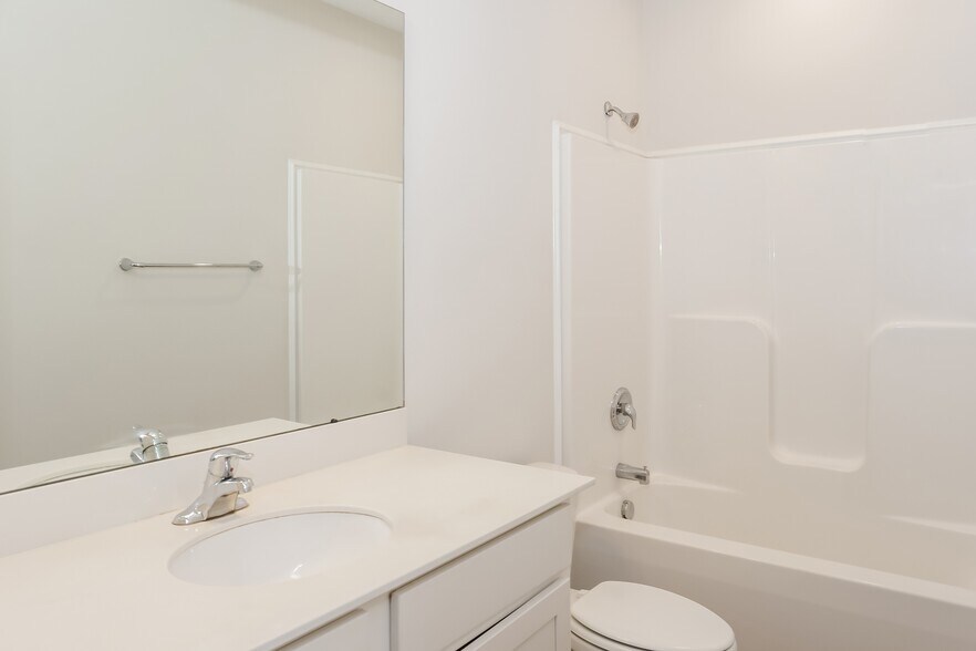 Building Photo - 12877 Tallulah Dr