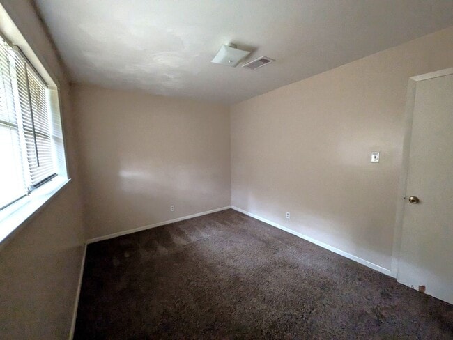 Building Photo - 130 Mansfield Ferry Rd