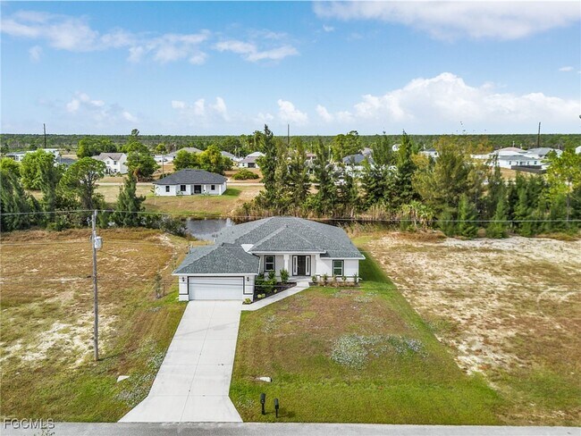 Building Photo - 3916 NE 9th Pl