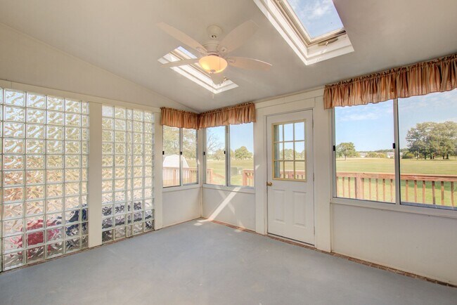 Building Photo - 427 Las Gaviotas Blvd