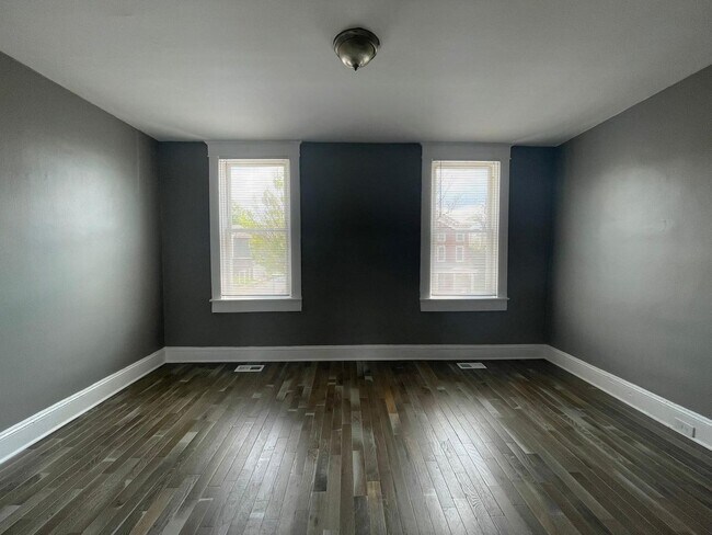 Building Photo - 3 Bedroom Home with Porch, Fenced Yard, and Water Included on Barclay Street