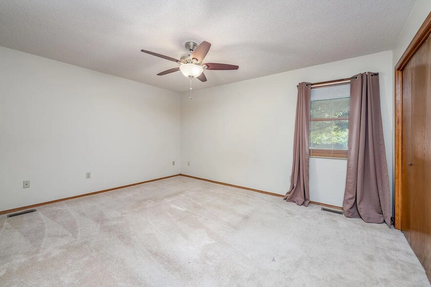 Building Photo - 2706 Rainier Cir