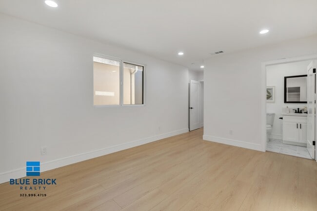 Building Photo - 2708 Cochran Ave