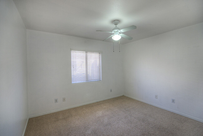 Building Photo - 3Bed/2Bath House at Greenway/Litchfield! J...