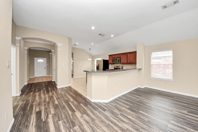 Building Photo - 1722 Lansing Cove Dr