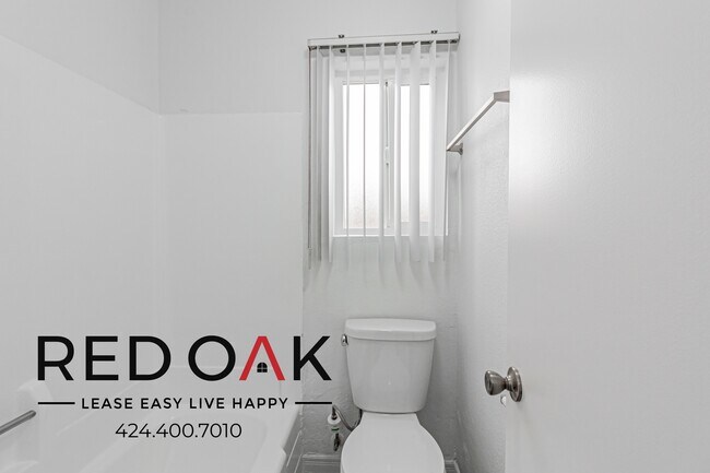 Building Photo - 14831 Delano St