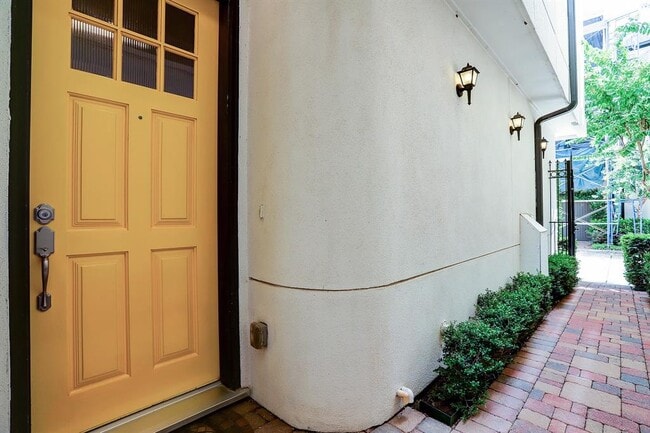Building Photo - 10912 Wrenwood Park