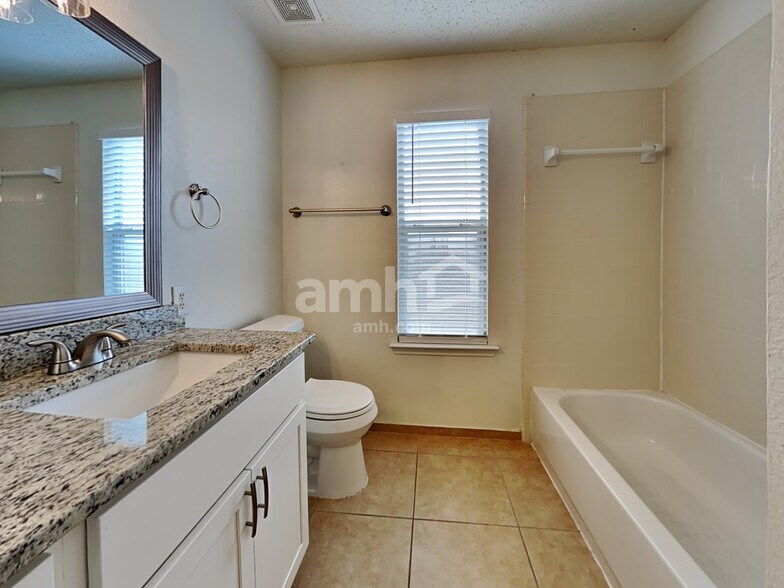 Building Photo - 6735 Ambercrest Dr