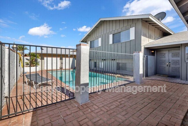 Building Photo - 1333 E Donner Dr