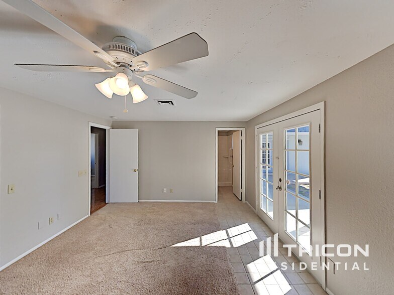 Building Photo - 2308 N Arrowhead Dr