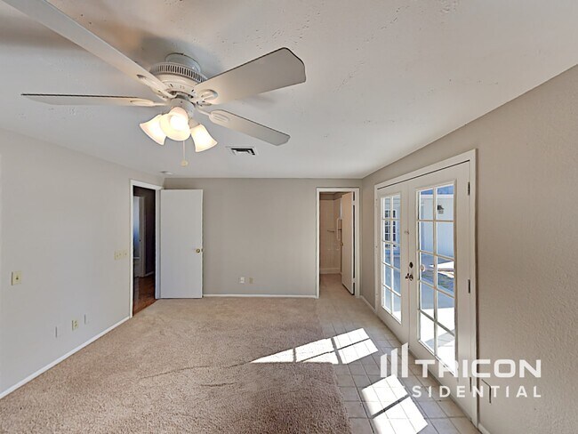 Building Photo - 2308 N Arrowhead Dr