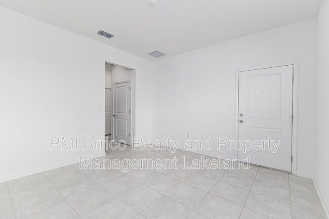 Building Photo - 1121 Deepwater Cir