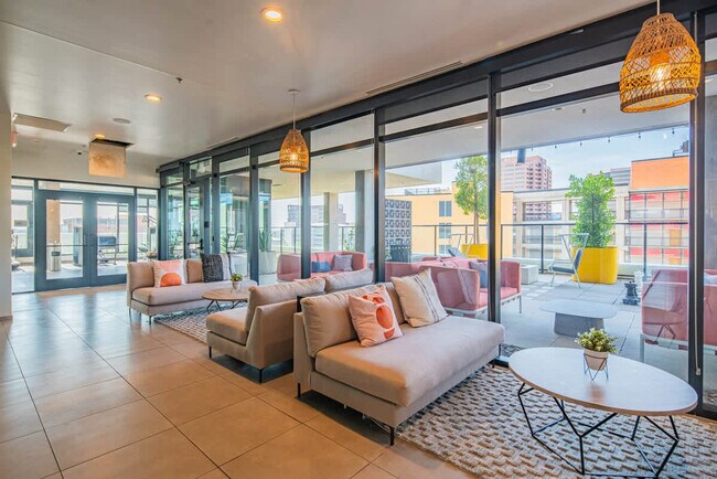 Building Photo - 700 N 4th St