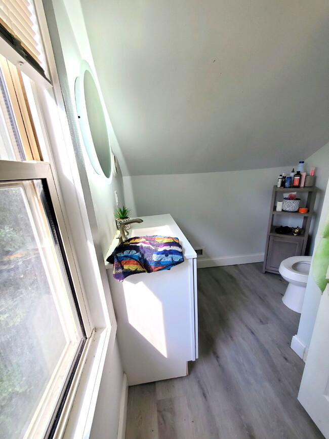 Building Photo - Charming 1-Bedroom in Oaklyn!