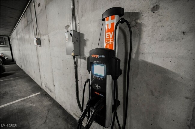 Building Photo - 353 E Bonneville Ave