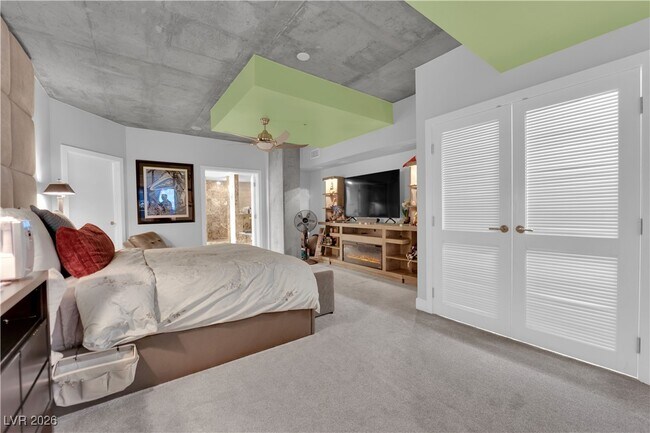 Building Photo - 360 E Desert Inn Rd