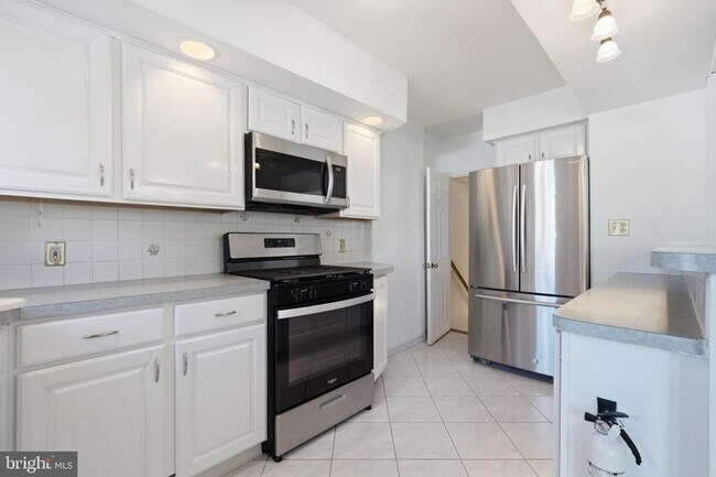 Building Photo - 1108 Cobbs St
