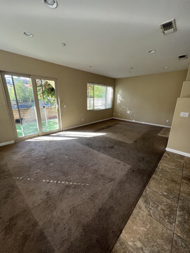 Building Photo - 2694 Bellezza Dr