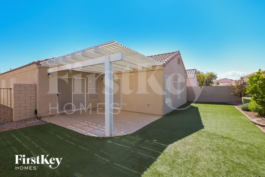 Building Photo - 692 Rising Brook Dr