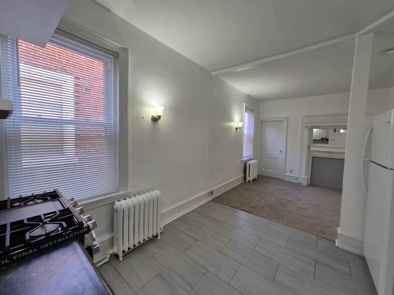 Building Photo - 20 S 61st St