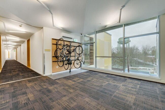 Building Photo - Light & bright 1-bdrm/1-bath condo in desi...