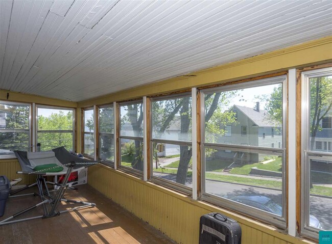 Building Photo - AVAILABLE JUNE - Charming 3 Bed, 1 Bath Home in East hillside!