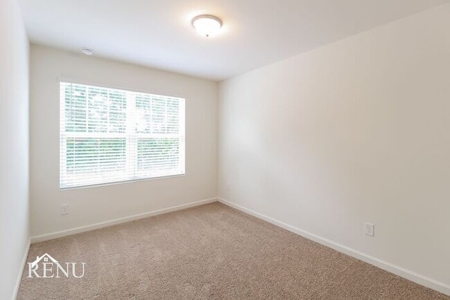 Building Photo - 3085 Calcutta St