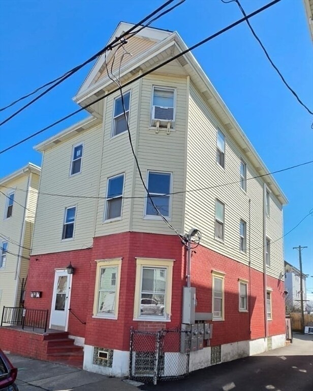 Building Photo - 18 Bullard St