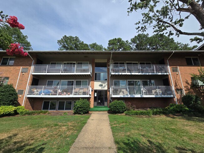 Building Photo - 5606 Crenshaw Rd