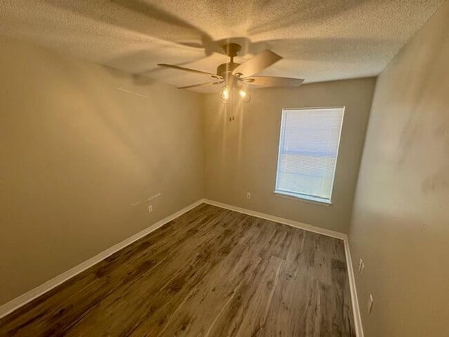 Building Photo - 2027 Las Vegas Trail