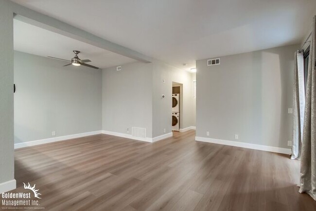 Building Photo - Updated 2Bdm 2Ba Condo in the Creekwood Co...