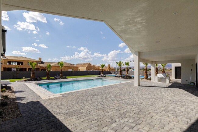 Building Photo - Gorgeous Custom Single Story with RV Garage